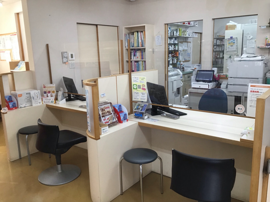 こやま薬局・長船店（調剤事務の求人）の写真5枚目：投薬台の様子