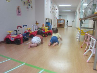 デイサービスセンターせいび（介護職/ヘルパーの求人）の写真6枚目：明るく広い保育ルームで、子どもたちにも優しい環境です（奈良市）