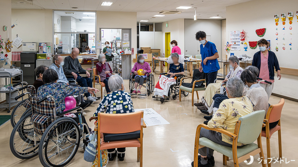 介護老人保健施設ヒューマンライフ富士（介護職/ヘルパーの求人）の写真9枚目：リハビリやレクリエーションを通して、豊かな日常生活が送れるよう支援しています