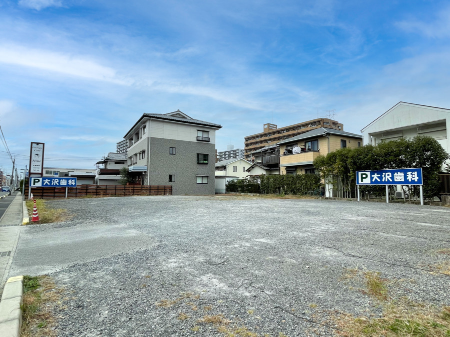 大沢歯科医院（歯科衛生士の求人）の写真3枚目：医院横には駐車場完備！　車通勤可能です