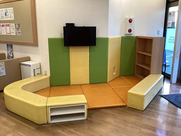 株式会社アイセイ薬局　アイセイ薬局　北戸田店（薬剤師の求人）の写真2枚目：アイセイ薬局　北戸田店の内観