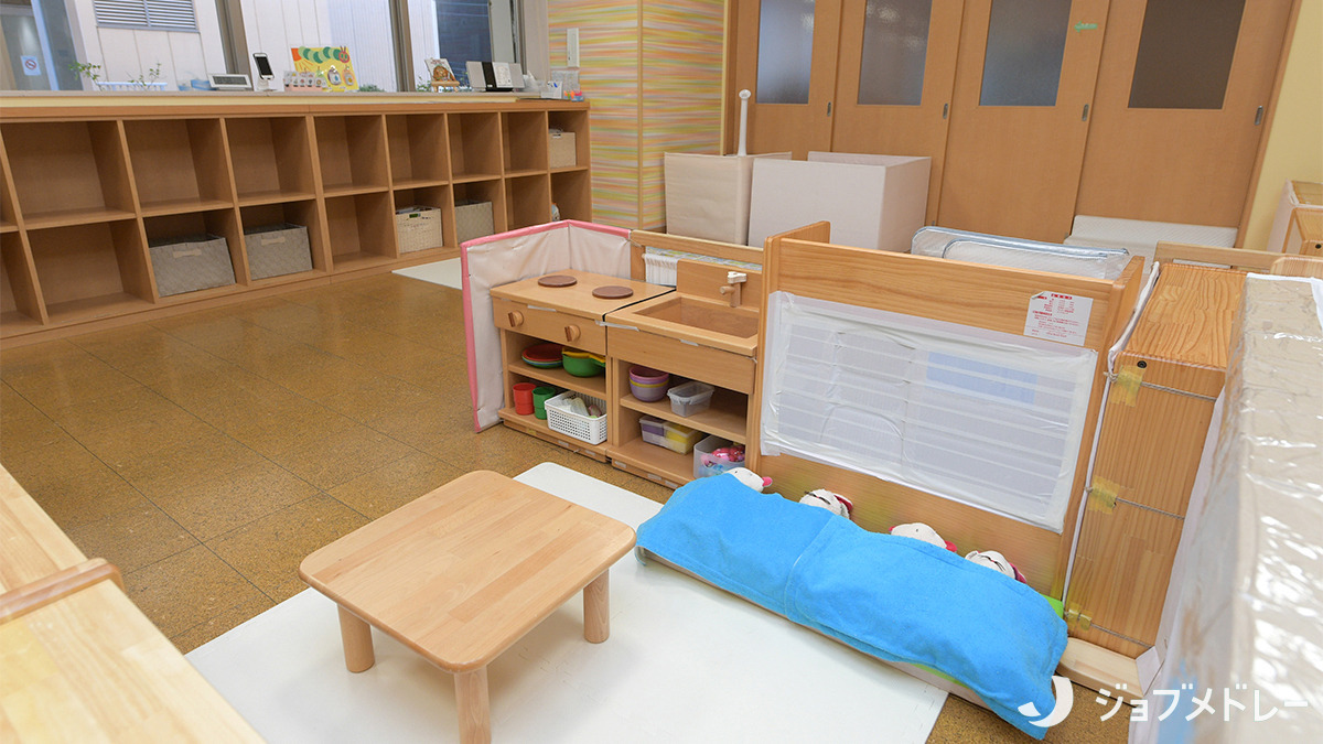 ちいさなおうちえんアクアタウンの写真11枚目：英語に親しめる時間も設けています！