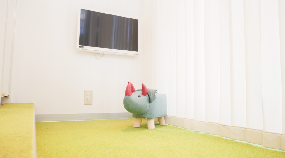 北荻窪デンタルクリニック【2025年10月01日オープン】（歯科助手の求人）の写真6枚目：キッズスペースでは絵本やおもちゃをご用意しています♪