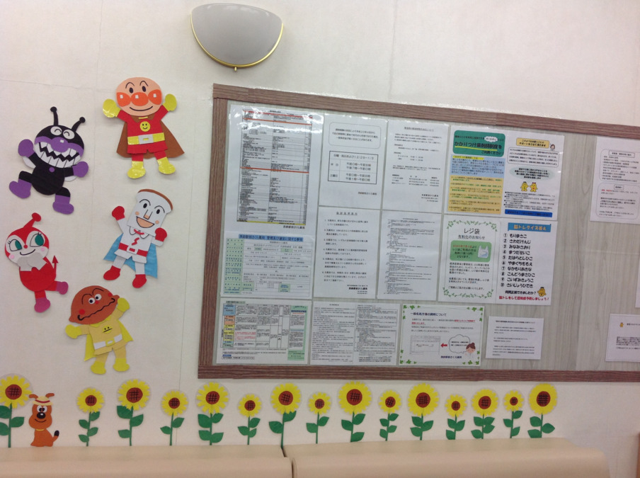 西鈴駅前さくら薬局（調剤事務の求人）の写真3枚目：店内も季節に合わせて変えています