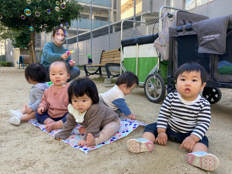 みなみの森保育園（保育士の求人）の写真4枚目：戸外活動も大切にしています！