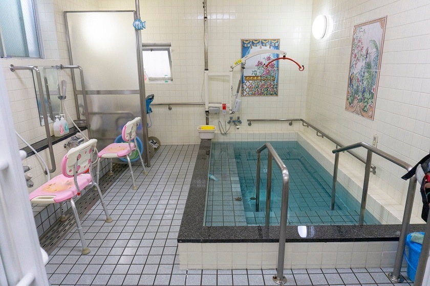 ヒューマンライフケアかみのしま湯【デイサービス】(介護職/ヘルパーの求人)の写真:銭湯をイメージした広いお風呂が自慢のデイサービスです♪