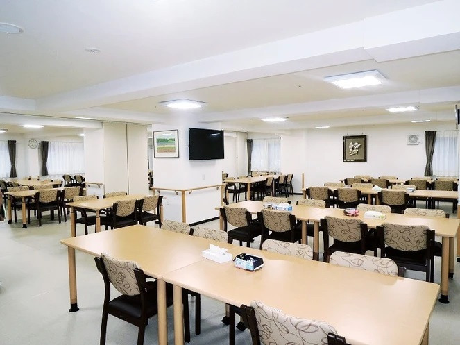 朝日ケアホーム山鼻の写真29枚目：綺麗な食堂で入居者様に食事をしてもらいます！