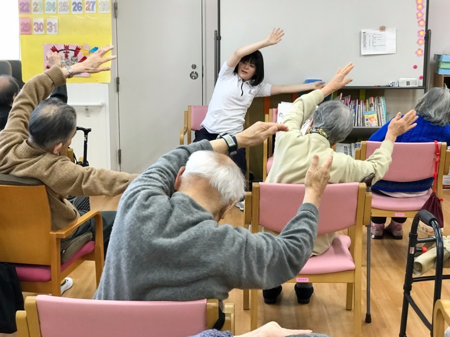 介護医療院ごきその杜（作業療法士の求人）の写真3枚目：全身体操です。