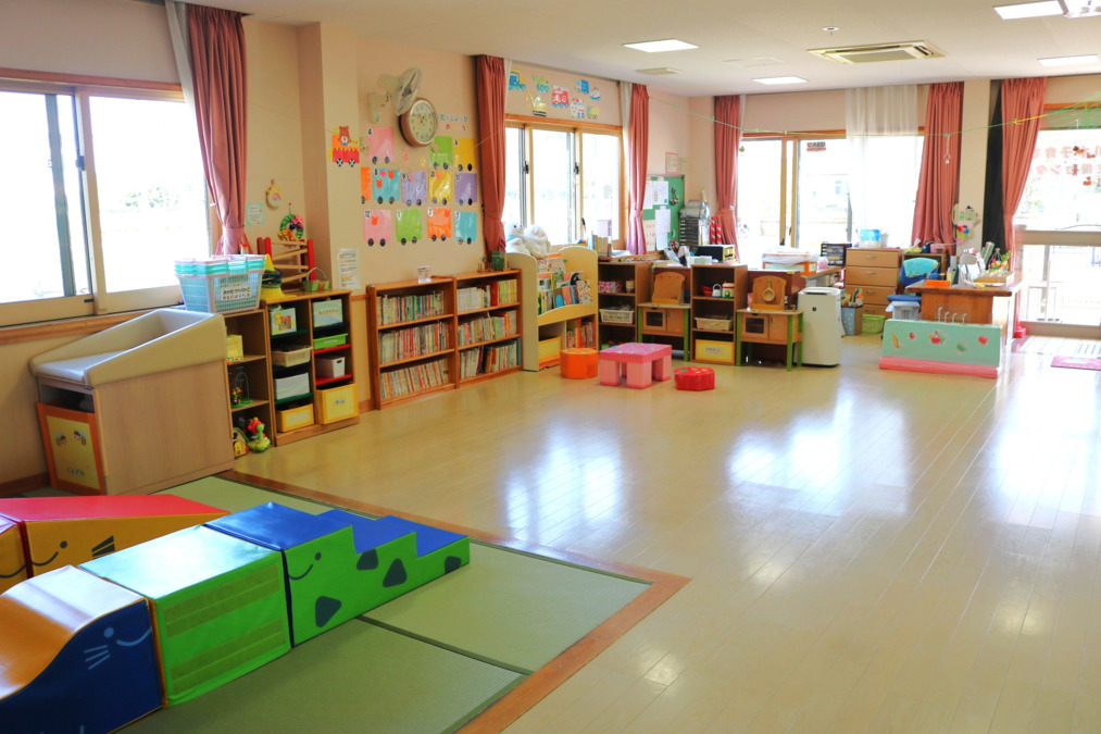 川本保育園(保育補助の求人)の写真2枚目:明るくきれいな子育て支援センター