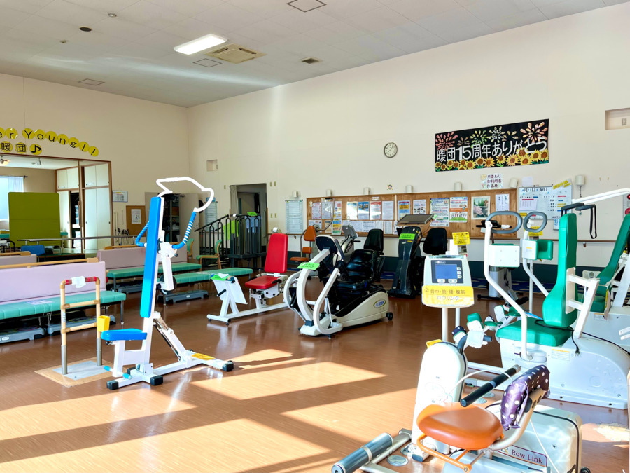 デイサービス暖団 西大路の写真4枚目:上肢・下肢・全身持久力を鍛える全13台のマシンを保有しています!