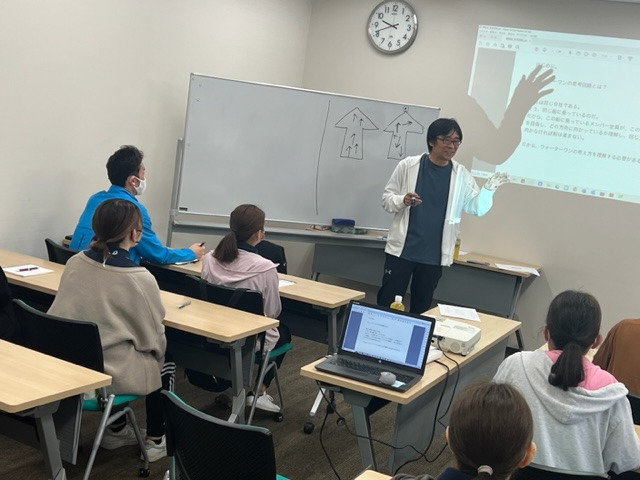 放課後等デイサービスもえぎのクローバー　センター北えきまえ（公認心理師/臨床心理士の求人）の写真2枚目：社長も自ら現場と向きあい研修も研修を行ないます！