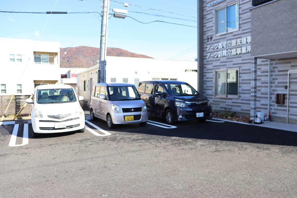 SORAFIT（管理職（介護）の求人）の写真3枚目：送迎車両