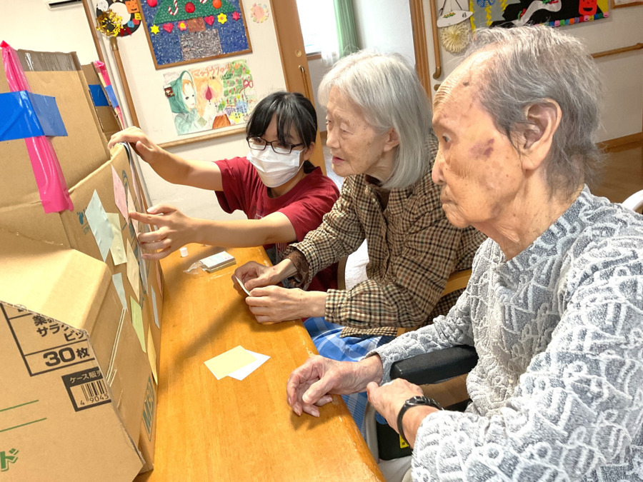 グループホームたみの里　日乃出町（介護職/ヘルパーの求人）の写真4枚目：これ、実は紙（ダンボール）飛行機です。