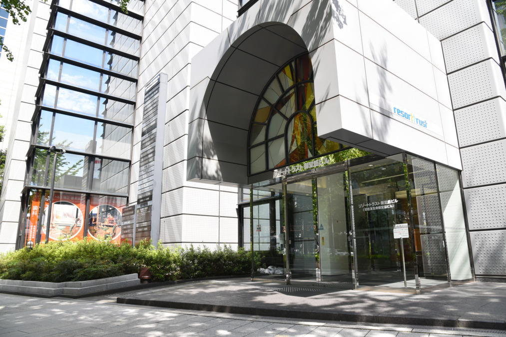 H&S矯正・審美歯科（歯科助手の求人）の写真2枚目：JR大阪駅、阪急大阪梅田駅から徒歩10分！オフィスビルで静かで快適な環境です。