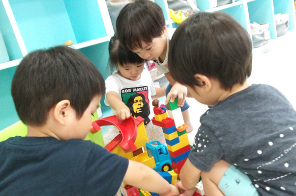 ちいさなおうちえんはなのオリーブ(保育士の求人)の写真3枚目:オリーブ:室内遊び