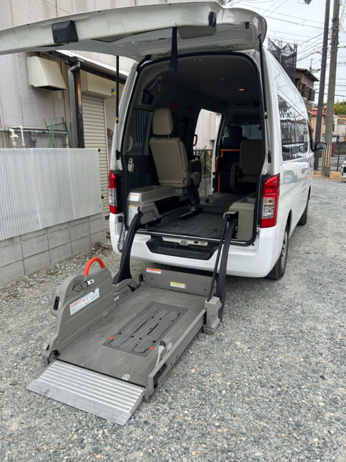 デイサービス　こより（介護タクシー/ドライバーの求人）の写真3枚目：大型車はキャラバンを使用しております。