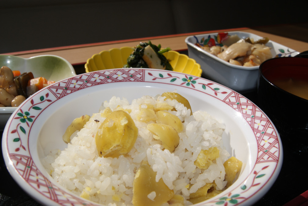 福生ことぶき苑（管理栄養士/栄養士の求人）の写真3枚目：栗ご飯の日