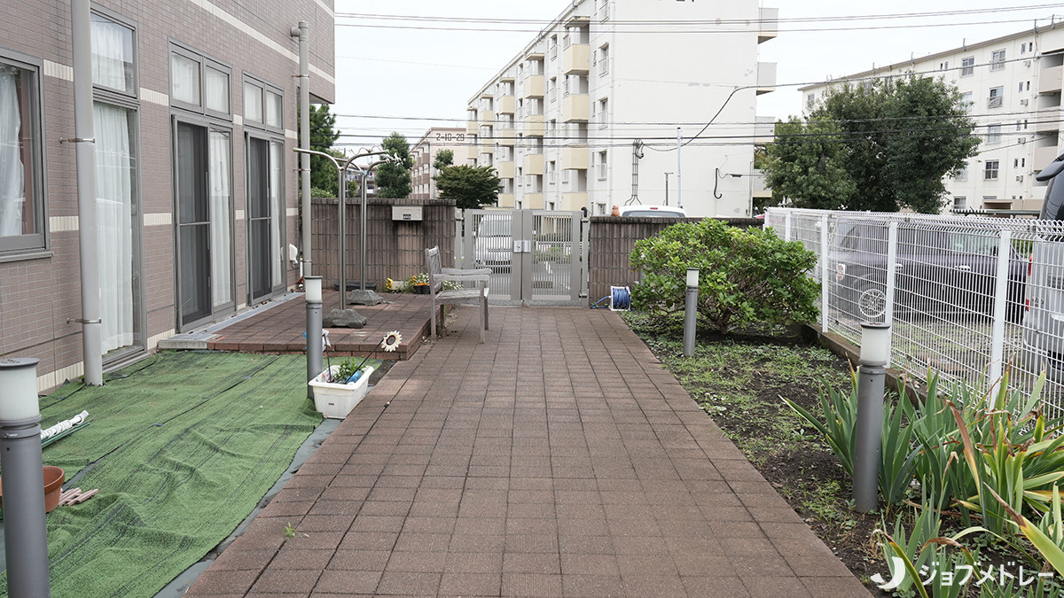 ガーデンコート千葉さつきが丘（介護職/ヘルパーの求人）の写真21枚目：外庭です