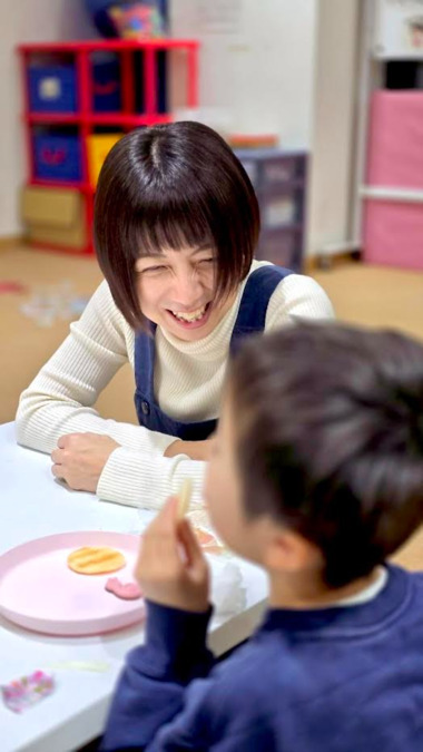 ウィズ・ユー蒲郡【2025年11月01日オープン予定】（保育士の求人）の写真5枚目：いつも笑顔の先生達と一緒に働きませんか？