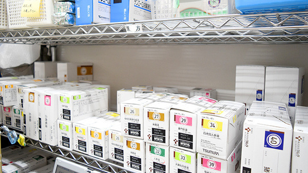 ニシイチ薬局 甲東園店（薬剤師の求人）の写真5枚目：ニシイチ薬局甲東園店　調剤室2