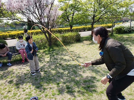 生活介護事業所　コアラハウス（生活支援員の求人）の写真8枚目：お嬢さん♪
おっ入んなさい♬
