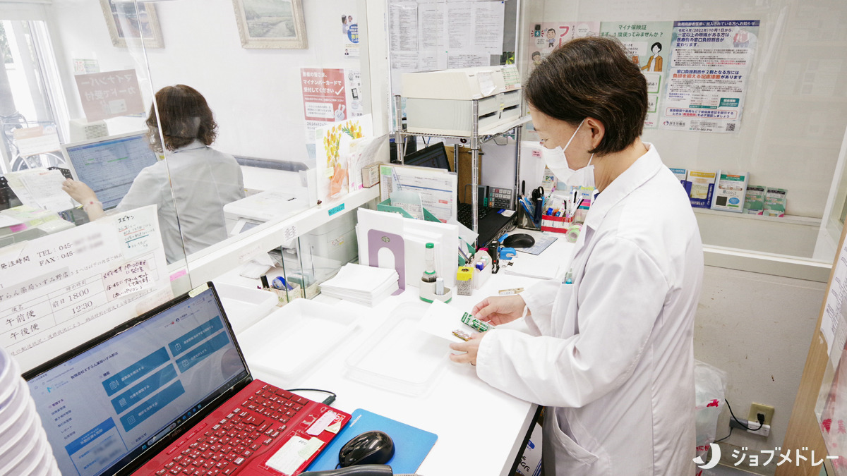 すずらん薬局いずみ野店（薬剤師の求人）の写真8枚目：お一人お一人に親身な対応を行っています＊
