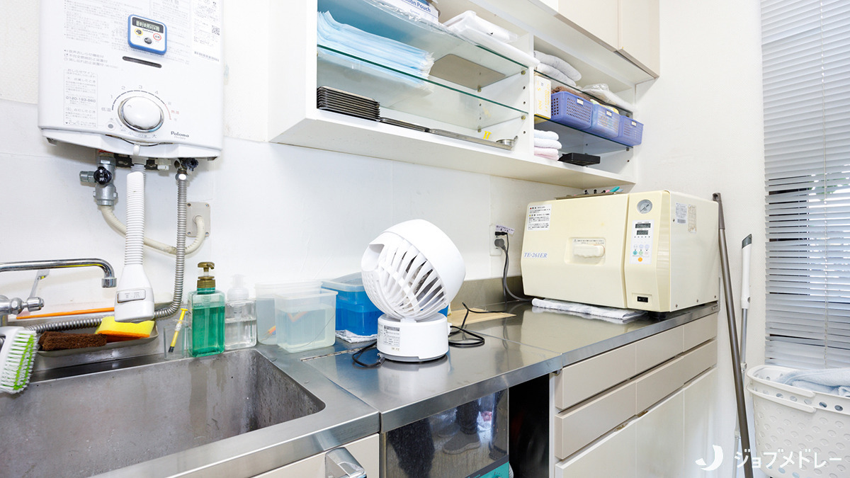 なかのべ歯科医院(歯科医師の求人)の写真22枚目:器具の洗浄、消毒、滅菌などを行うスペースです