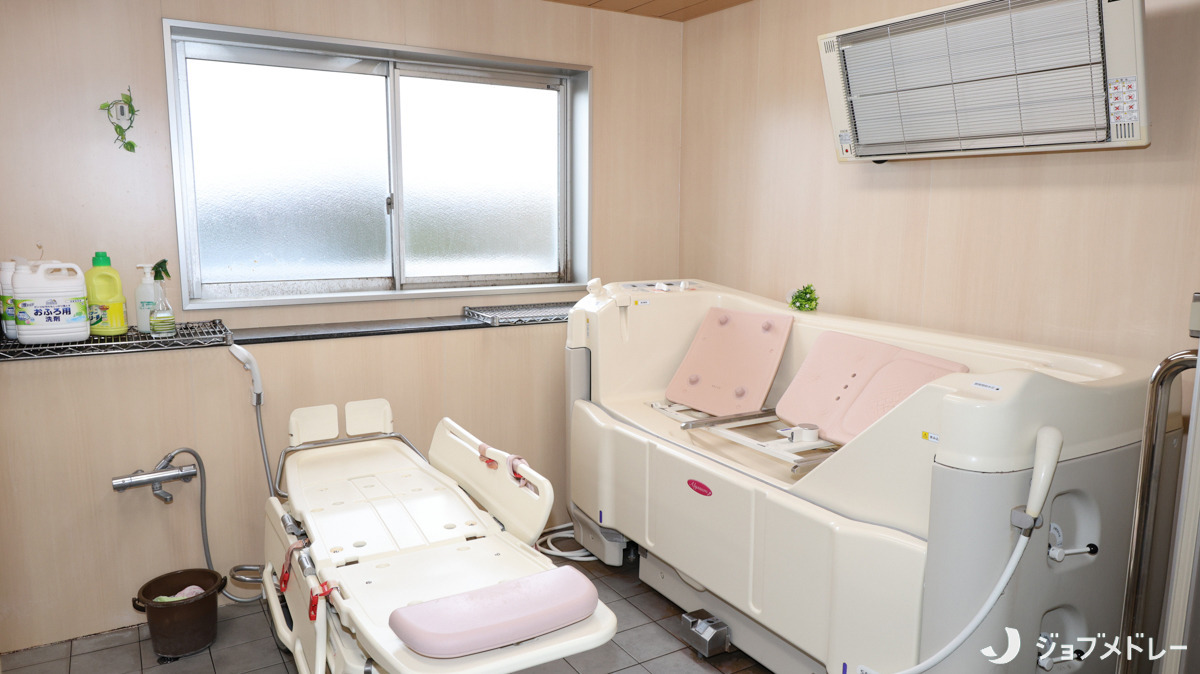 特別養護老人ホーム花見の里（介護職/ヘルパーの求人）の写真12枚目：お身体の状態に応じた入浴が可能です