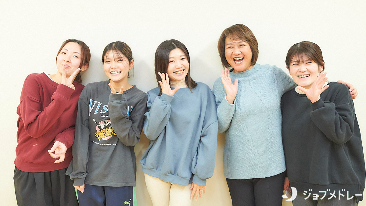 大田区立矢口第二保育園（公設民営）（保育士の求人）の写真2枚目：幅広い年齢の先生たちが活躍しています！