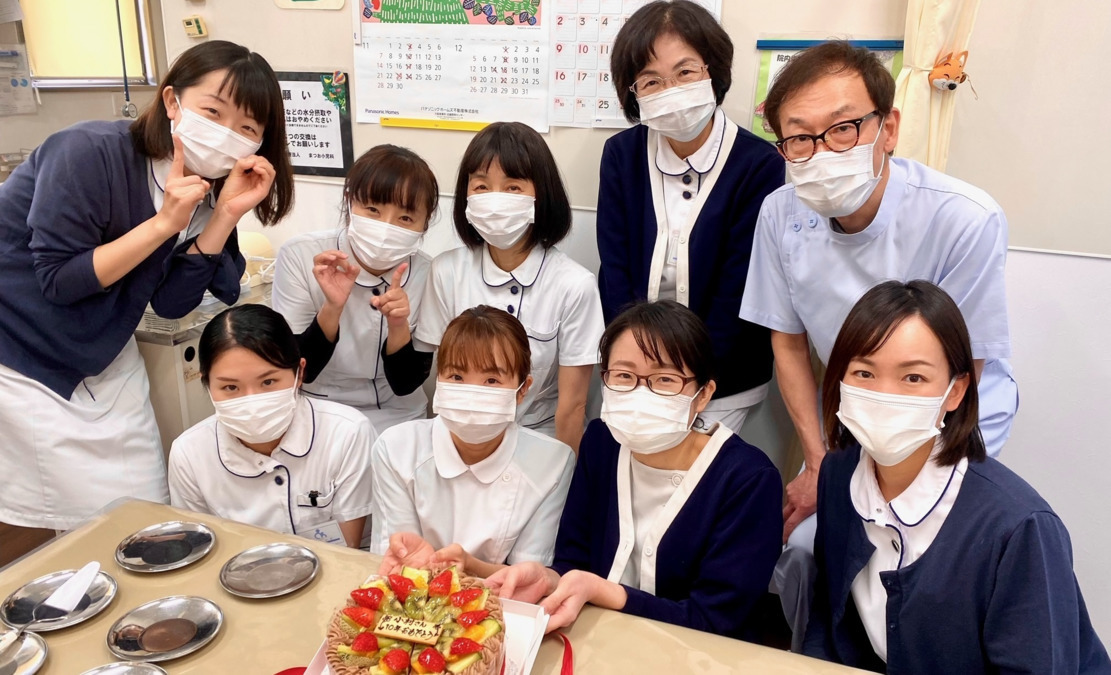 医療法人まつお小児科(医療事務/受付の求人)の写真3枚目:勤続10年職員のお祝いです