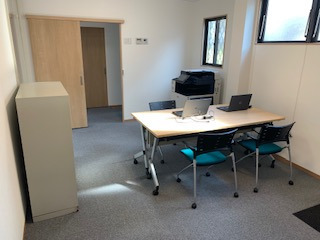 運動遊びと療育指導こどもプラスつくばみらい教室の写真4枚目:事務室兼休憩室