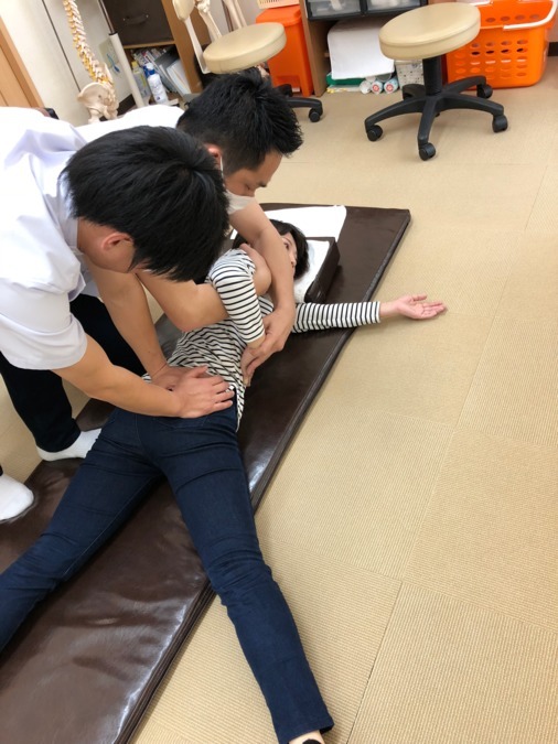 さつき整骨院の写真2枚目：即効性に優れた技術で患者様も施術者側も変化が実感できる治療が主となっております。