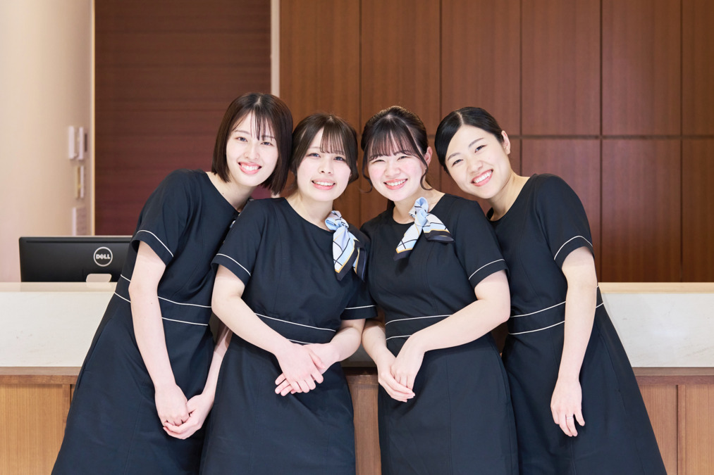 医療法人CREA　ただこし歯科・矯正歯科 総合クリニック（歯科医師の求人）の写真8枚目：優秀な受付たち。アポ取りの指示等、お気軽にご指示ください。