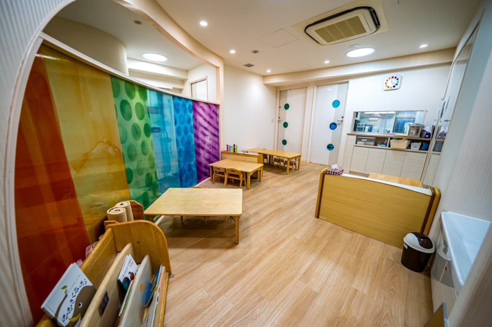亀戸こころ保育園分園の写真4枚目：ここは「ランチルーム」おうちのようにみんなで食事をします☆彡
