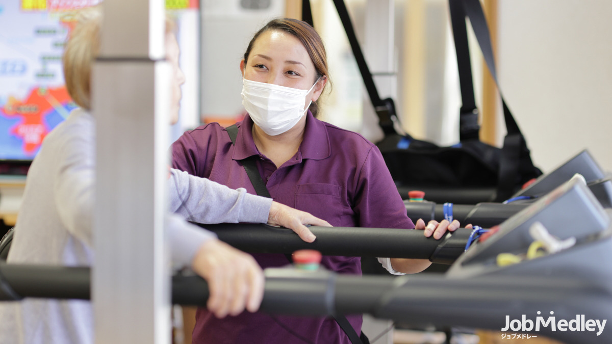 住宅型有料老人ホーム きらくの郷城北（介護職/ヘルパーの求人）の写真1枚目：一人一人と密にコミュニケーションをとれる環境で、向き合った介護ができます♪