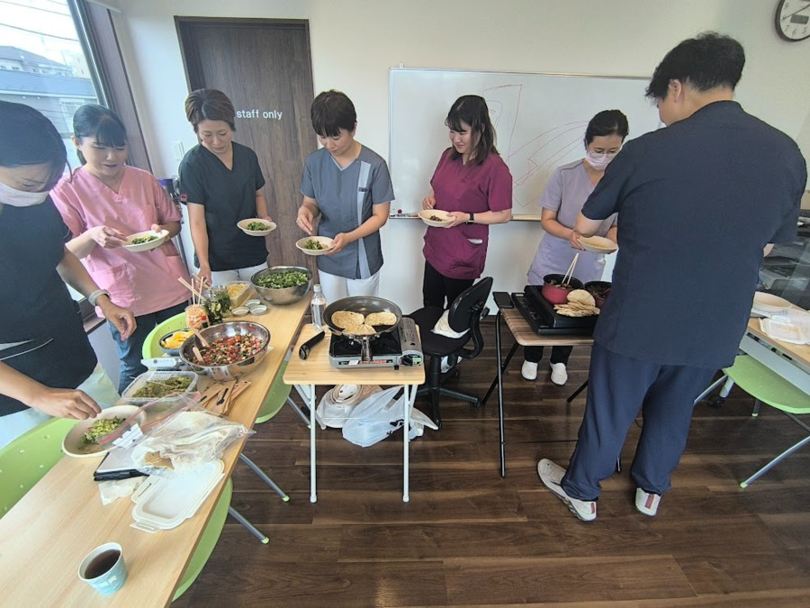 いなやま歯科（歯科衛生士の求人）の写真3枚目：先生がお昼にタコスを作ってくれました！料理上手な院長です！
