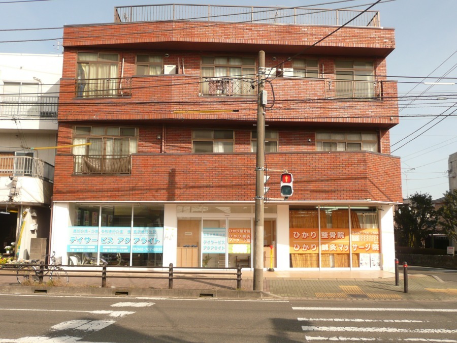 ひかり鍼灸整骨院(鍼灸師の求人)の写真:外観です。隣がデイサービスになります。