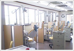 大島歯科医院の写真2枚目：バリアフリーですが半個室なので、プライバシーも守ります