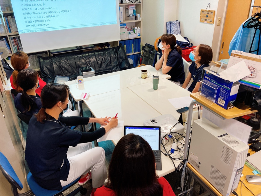 医療法人社団 秀英会 こばやし歯科医院（歯科衛生士の求人）の写真6枚目：教育研修・資格取得支援制度がございますので、新卒の方や経験が浅い方でも安心です