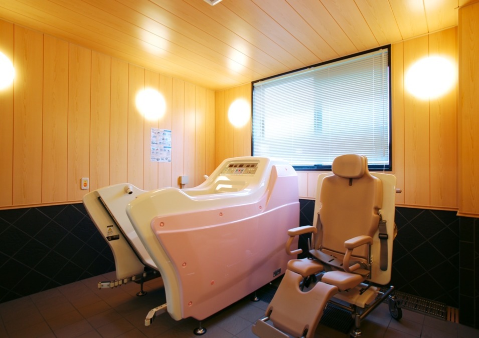 サービス付き高齢者向け住宅和泉箕形の郷の写真2枚目：機械浴など利用者様の状態に合わせた浴室【スペース】です。