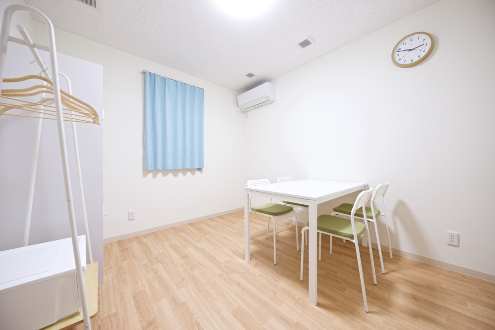 北戸田しろくま歯科（歯科衛生士の求人）の写真5枚目：スタッフルームも完備しているので、休憩をしっかり取ることが可能です。