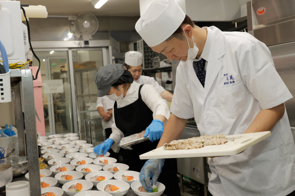 株式会社京料理花萬 介護付有料老人ホームマイステージ桜花内の厨房（調理師/調理スタッフの求人）の写真4枚目：