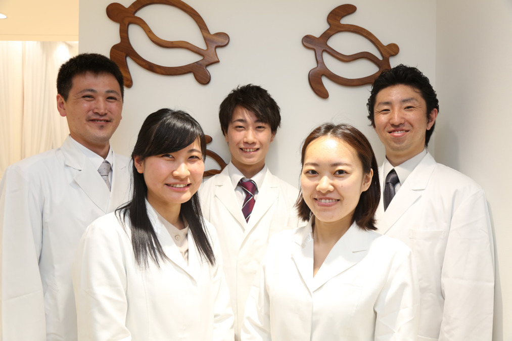 吉井矯正歯科クリニック（歯科技工士の求人）の写真2枚目：共に働く当クリニッの歯科技工士です。あなたと一緒に働ける日を楽しみにしています。