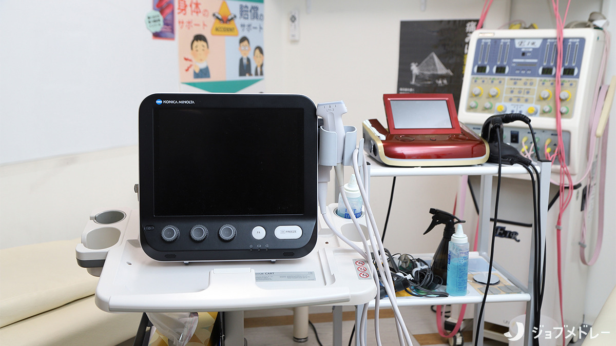 すぎやま鍼灸整骨院 上尾中央院(柔道整復師の求人)の写真16枚目:検査や治療のための機器を取り揃えています