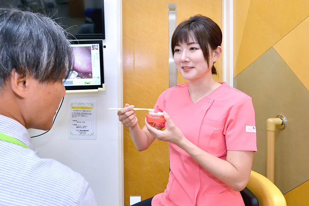 アキヨシ歯科高槻診療所（歯科衛生士の求人）の写真4枚目：メインテナンス時間は30～45分、希望があれば担当制も可能です。