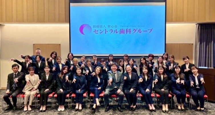 谷山セントラル歯科（歯科衛生士の求人）の写真3枚目：全体でのセミナーや、グループディスカッションなど随時開催