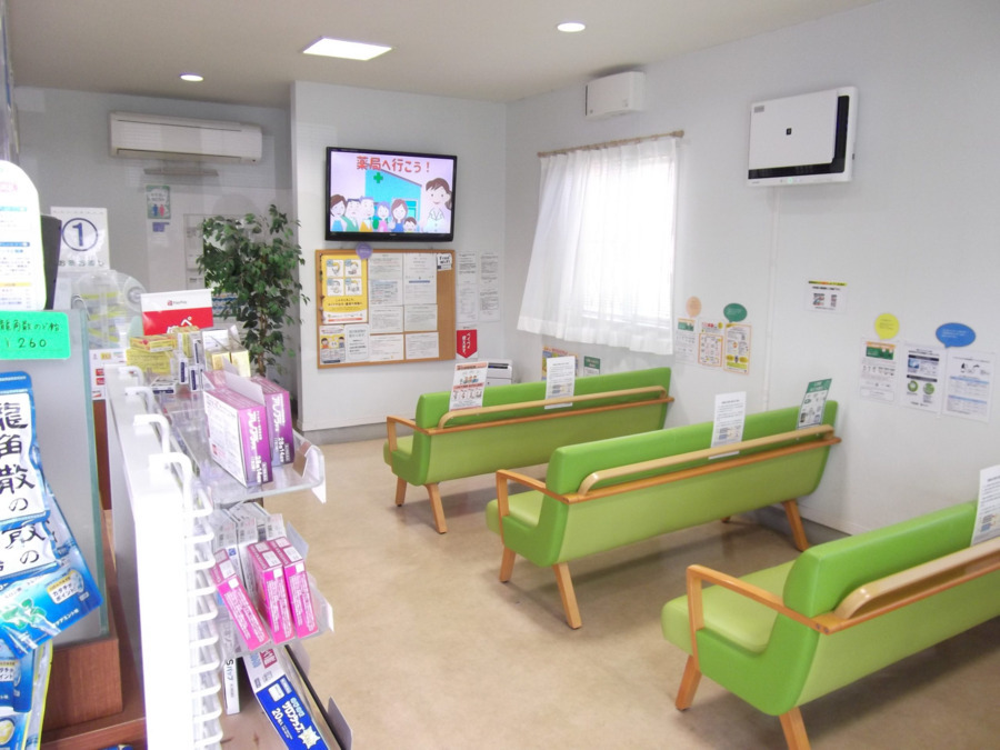 みどり調剤薬局（薬剤師の求人）の写真4枚目：みどり調剤薬局の待合室