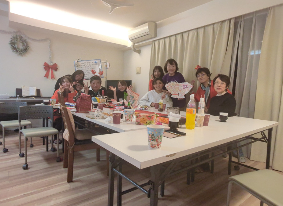 うらかわ歯科医院（歯科衛生士の求人）の写真9枚目：楽しいクリスマス会！
ビンゴの大当たりは、ビザカード！燃える～！
