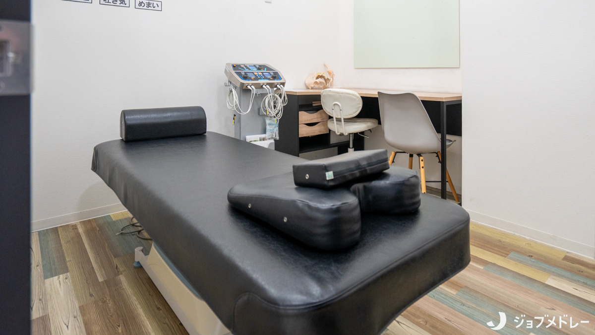 TSUNAGI接骨院 ハーヴェスト院(柔道整復師の求人)の写真8枚目:まずはしっかりとお話を伺い、それぞれの方に合った施術を提供しています