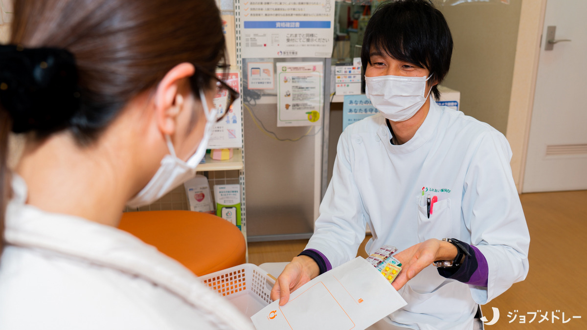 ふれあい回天堂薬局の写真11枚目:患者さまとの“ふれあい”を大切にしています!